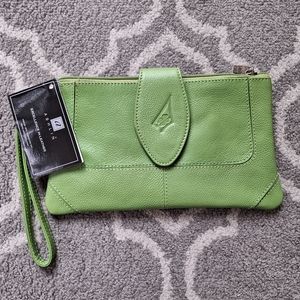 Ashlin leather wristlet